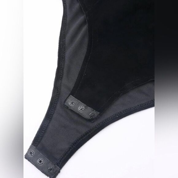 NWOT Plunge Neck Velvet Bodysuit Size XL - Picture 5 of 6